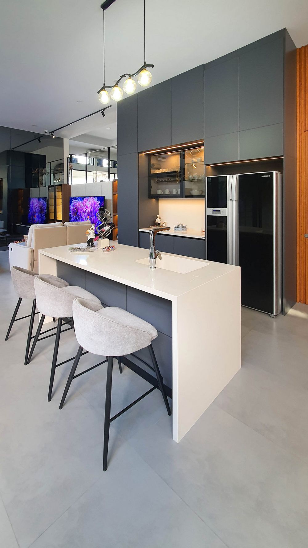 Exploring the Modern Industrial Design — view 3