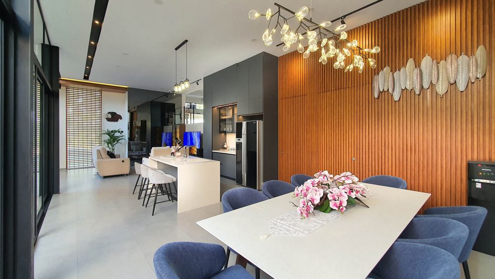 Exploring the Modern Industrial Design — view 4