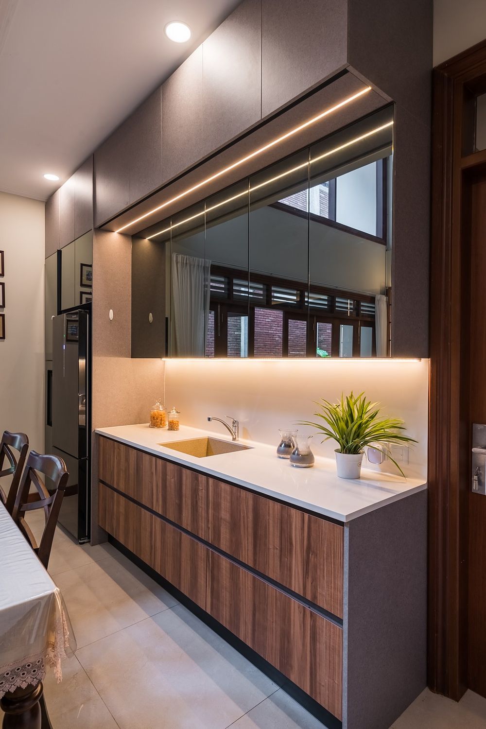 Tropical Modern House Interior — view 2