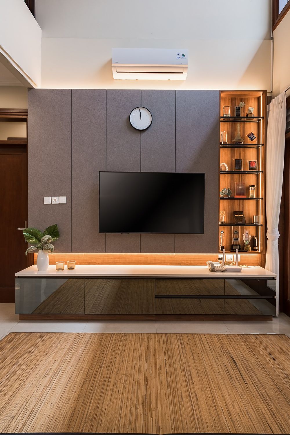 Tropical Modern House Interior — view 4
