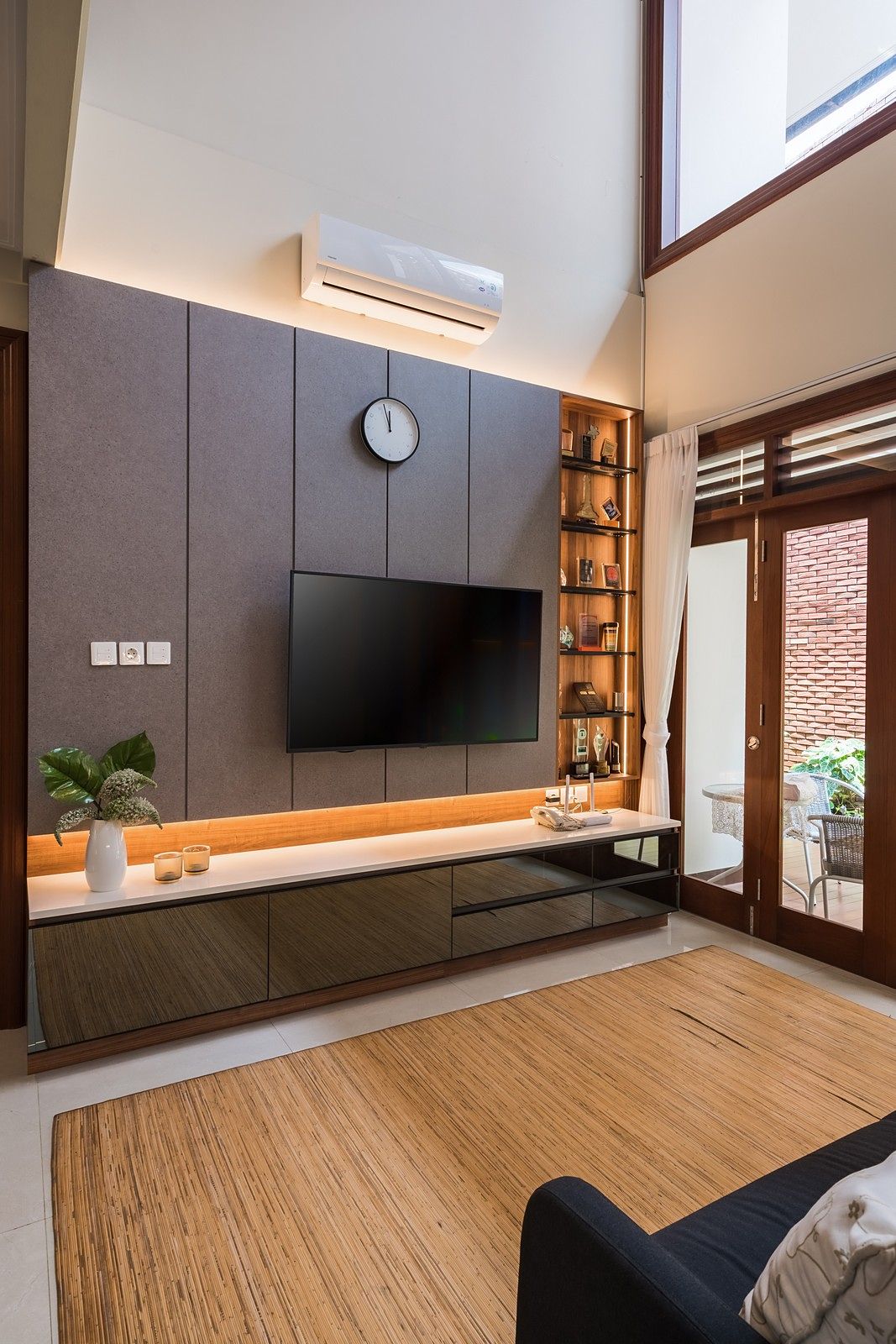 Tropical Modern House Interior