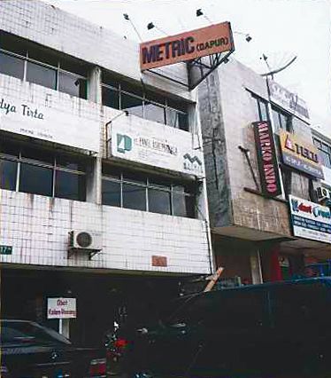 Metric first showroom building 1994