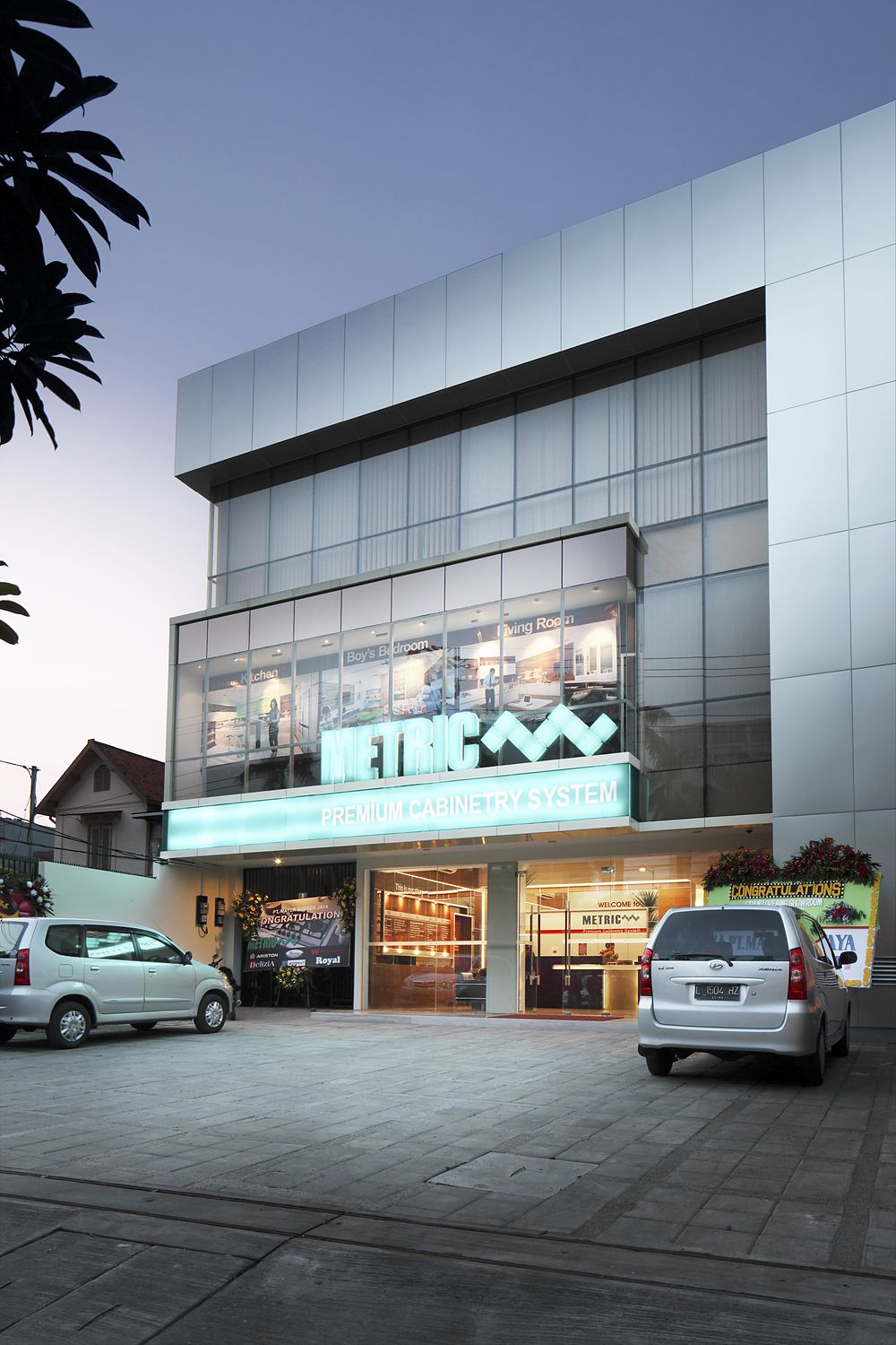 Metric Surabaya showroom